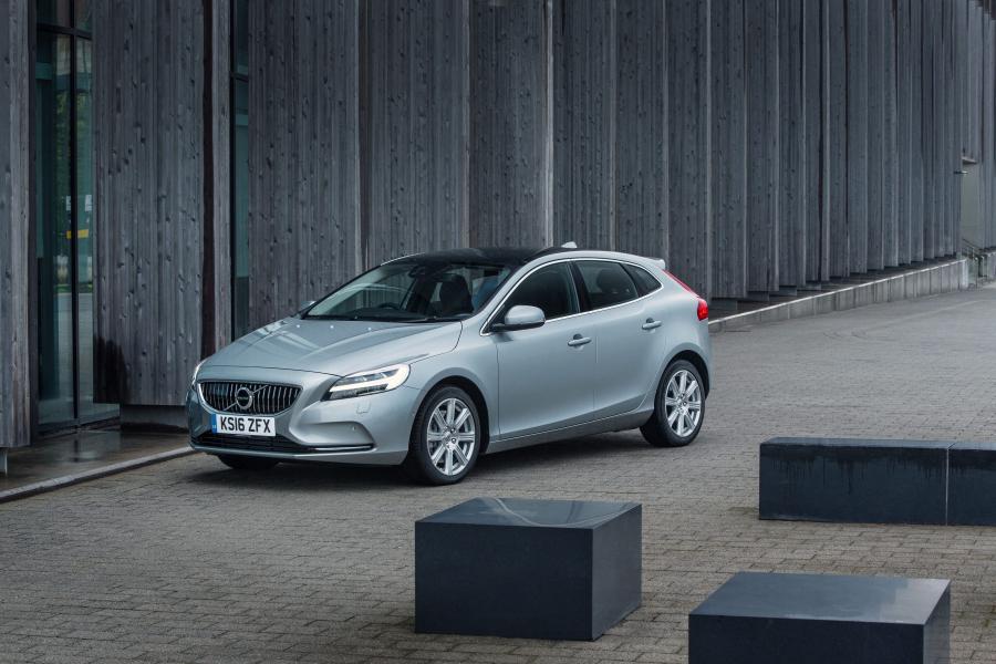  Volvo V40 D4 Inscription 2016 года  (UK) (фото 14 из 34)